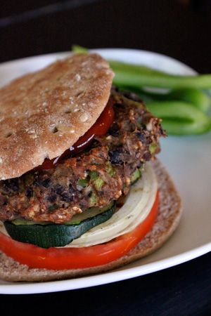 Makes 5. 135 calories per burger. 0 saturated fat, 1 g sugar, 16g protein, 5 g fiber ... Black bean turkey burger! Bean Burgers, Black Bean Burgers, Healthy Turkey, Veggie Burgers, Vegan Inspiration, Bean Burger, Turkey Burger, Vegan Foodie, Turkey Burgers