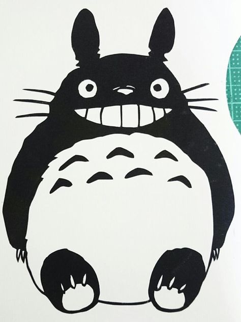 totoro >v< My Neighbor Totoro Black And White, Totoro Black And White, Ghibli Black And White, Studio Ghibli Svg, Totoro Tattoos, Totoro Illustration, Totoro Silhouette, Totoro Crafts, My Neighbor Totoro Characters