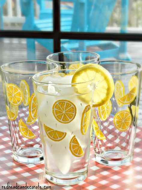 Painted Wine Glasses Lemons, Lemon Glass Painting, Diy Glass Painting Ideas, Glass Painting Diy, Paint Glass Ideas, Painting Glass, Painted Glass, Daisy Centerpieces, Vasos Vintage