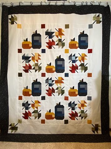 Farmhouse Fall Quilt Pattern, Autumn Quilts Ideas, Pumpkin Quilt, Autumn Quilts, Autumn Projects, Quilt Colors, Fall Quilt Patterns, Fall Quilt, Monthly Goal