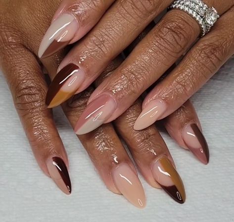 Simple Nails Black Women, Nude Nail Designs Almond Shape, Nude Minimalist Nails, Nail Inspo Black Women, Natural Fall Nails, Nude Nails Black Women, Sassy Nails, Minimal Nails, Work Nails