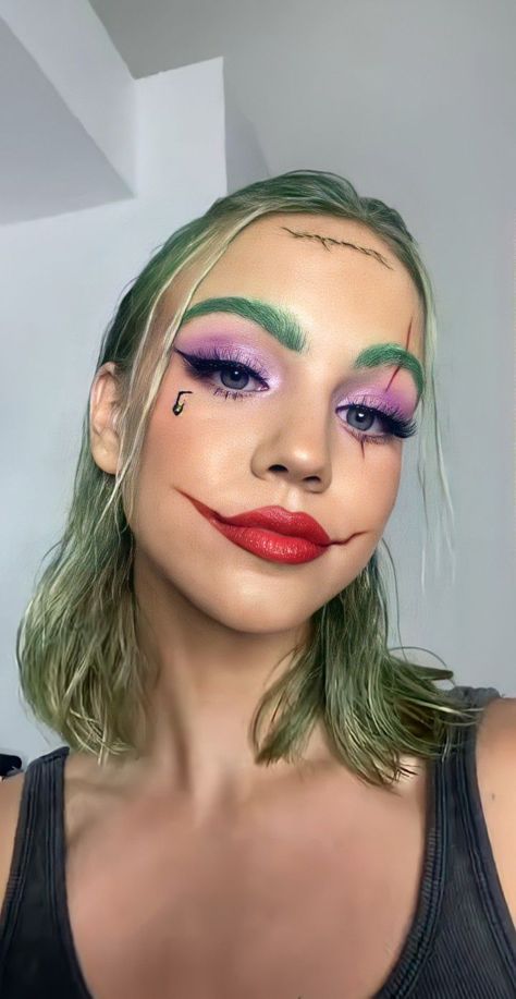 2024 Halloween Makeup, Joker Women Halloween Costume, Joker Makeup Female Easy, Joker Costume Makeup, Joker Costume Girl, Halloween Kostüm Joker, Movie Character Makeup, Diy Joker Costume, Joker Halloween Makeup