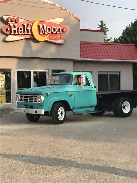 Dodge Fargo d300 1967 out for dinner in Lockport Manitoba Ford Flatbed, Dodge Diesel Trucks, Dodge Pickup Trucks, Old Dodge Trucks, Dodge Diesel, Flatbed Truck, Work Trucks, Dodge Pickup, Dodge Power Wagon