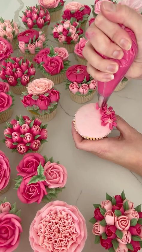 @decorelement • Instagram photos and videos Floral Birthday Cupcakes, Floral Cookies, Anime Foods, Floral Cupcakes, Cake Inspo, Cake Business, Floral Birthday, Cake Cake, Birthday Cupcakes