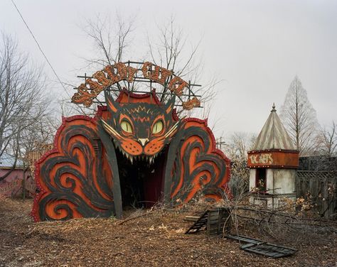 Abandoned Amusement Parks in Florida | Abandoned Amusement park In Detroit | Simply Haunted Spook Houses, Abandoned Theme Parks, Creepy Carnival, Abandoned Amusement Park, Dark Circus, Hal Decor, Abandoned Amusement Parks, Last Ride, Shotting Photo