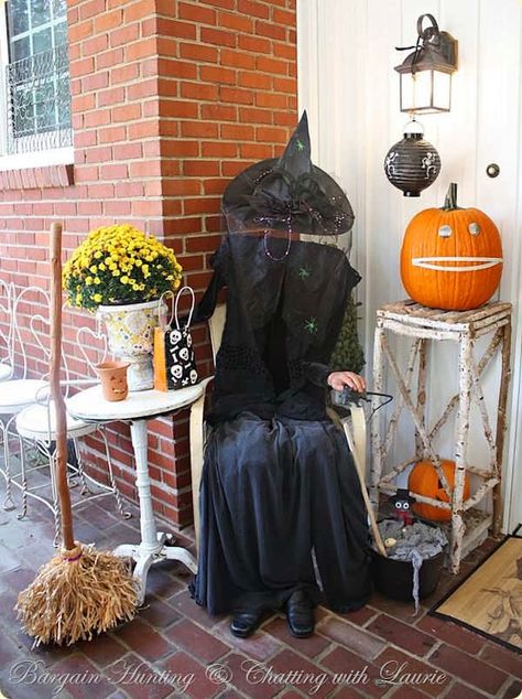 Porche Halloween, Halloween Entryway, Casa Halloween, Halloween Front Porch Decor, Witch Diy, Adornos Halloween, Halloween Porch Decorations, Halloween Tattoo, Halloween Front Porch