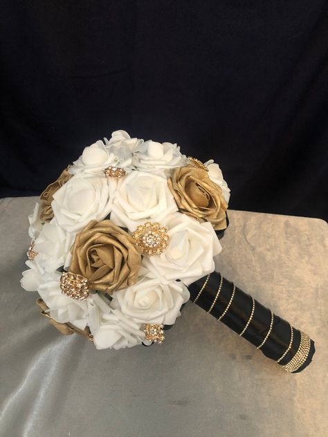 Wedding Bouquet Elegant, White And Gold Wedding Themes, Hoco Flowers, Gold Wedding Bouquets, Gold Quinceanera, Wedding Bridesmaid Flowers, Gold Wedding Flowers, Speakeasy Party, Black Bouquet