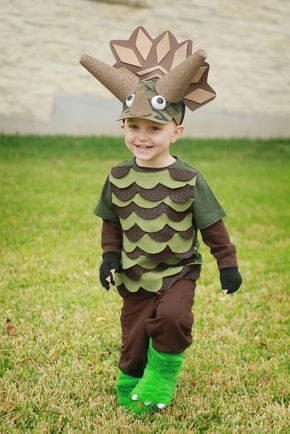 triceratops costume - home made Triceratops Costume, Diy Dinosaur Costume, Costume Dinosaure, Diy Fantasia, T Rex Costume, Dino Costume, Dinosaur Halloween Costume, Ring Master, Dinosaur Halloween