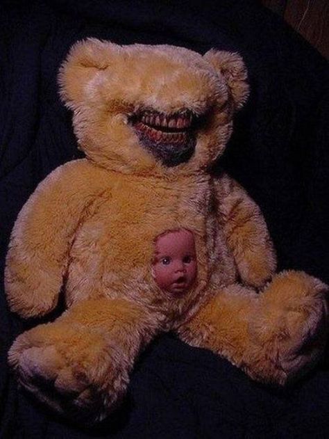 Scary Teddy Bear, Plushie Diy, Creepy Stuffed Animals, Scary Photos, Creepy Toys, Creepy Photos, Creepy Decor, Creepy Images, Creepy Things