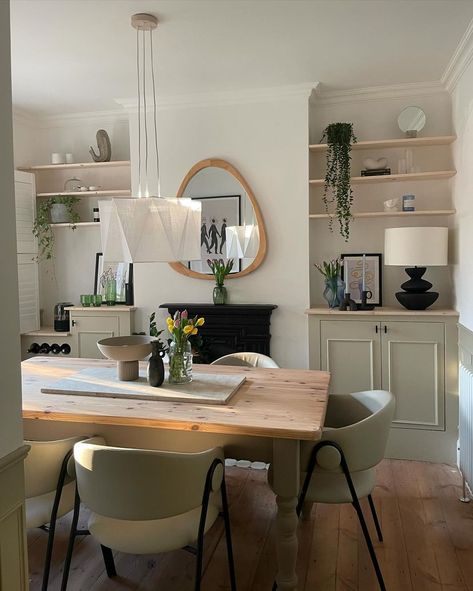 @ourlondonlistedhome transformed a drab space into their dining room of dreams 😍

#RatedPeople #HomeInspo #TransformationTuesday #DiningRoomInspo #HomeDecor #DiningRoomInspo Dining Room Storage Ideas, Seamless Cabinets, Spring Dining Room, Room Necessities, Dining Room Built Ins, Dining Room Corner, Room Storage Ideas, Diy Cupboards, Dining Room Renovation