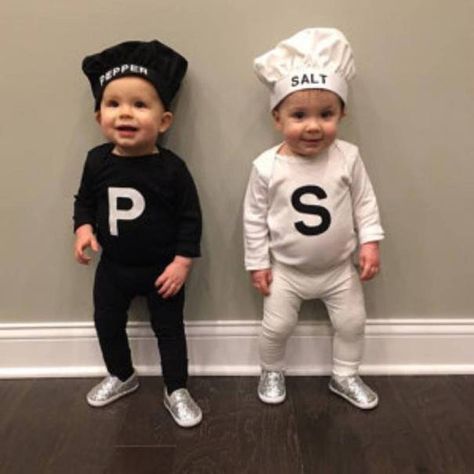 Halloween Costumes Siblings, Halloween Costumes For Twins, Costumes For Twins, Family Costume Halloween, Group Costume Ideas, Halloween Costume Couple, Sibling Halloween Costumes, Twin Costumes, Meme Costume