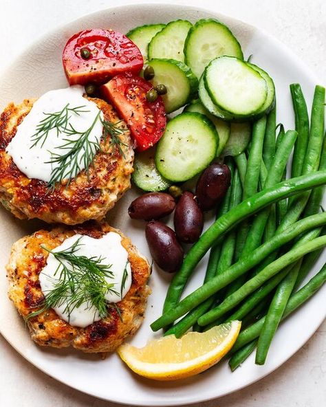 Lemon herb chicken patties & fridge favorites 🥒🍅🫒🍋. Just putting these on your radar as a great low carb protein for those meal prep lunches. They freeze well, reheat well, are juicy and go with anything. Here’s the recipe: . Lemon herb chicken patties: Mix 1lb ground chicken, the zest of 1 medium lemon, 4 cloves minced garlic, 2 tablespoons chopped parsley, 1/2 tablespoon lemon pepper seasoning or Greek seasoning like Cavender’s, 1 teaspoon salt, a pinch of cayenne powder, New York Times Cooking, Lemon Rosemary Chicken, Lemon Herb Chicken, Burger Meat, Greek Seasoning, Low Carb Protein, Lemon Pepper Seasoning, Chicken Patties, Herb Chicken