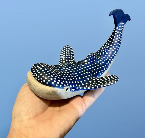 Air dry clay whale shark Air Dry Clay Fish, Bionic Design, Clay Fish, Air Clay, Pottery Projects, Air Dry Clay Projects, Diy Ceramic, Fish Sculpture, Fish Drawings