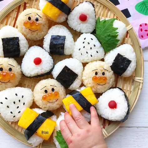 🍙 Happy Onigiri Day! 🍙 Onigiri is a triangular or cylindrical Japanese rice dish often wrapped in nori (seaweed). 🍘🍥 Filled with many different fillings like umeboshi (pickled plum) & salted salmon, it's no surprise that it's a popular staple in Japanese homes and convenience stores! 🎌 Cute Onigiri, Japanese Rice Dishes, Salted Salmon, Onigiri Recipe, Japanese Homes, Bento Box Recipes, Japanese Food Art, Nori Seaweed, Food Artists