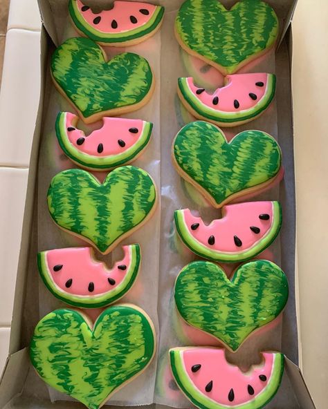 Watermelon Cookies Decorated, Heartiversary Party, Watermelon Sugar Cookies, Summer Sugar Cookies, Watermelon Cookies, Watermelon Cupcakes, Whimsical Pottery, Yalda Night, Cookie Decorations