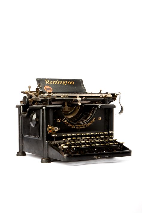 Writing Machine, Free Collage, Machine Photo, Free High Resolution Photos, Professional Writing, Personal Development Books, Vintage Typewriters, Vintage Portraits, Novel Writing