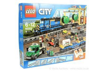 Lego Cargo Train, Lego City Train, Lego Train Tracks, Cargo Train, Lego City Sets, Construction Lego, Lego Trains, Lego Construction, Lego Characters