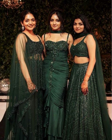 Ahana Krishna, Dress For Bride Sister, Indian Bridesmaids Outfits, Indian Wedding Sangeet, Sangeet Night, South Indian Bride Saree, Bridesmaid Lehenga, Indian Bridesmaids, Sangeet Outfit