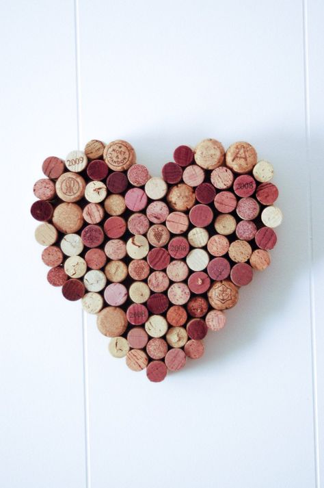 Cork Hearts, Wine Cork Heart, Cork Heart, Upcycled Wine Corks, Cork Letters, Wine Cork Board, Cork Diy Projects, Cork Crafts Christmas, Wine Cork Diy Crafts