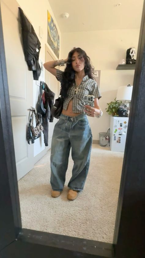 Party Streetwear Outfit, Fall Camp Outfits, Feminine Masculine Style Outfit, Masc Fits For Women, Masc Fem Outfits, Quince Outfit Ideas, Camp Flog Gnaw Outfits, Girly Streetwear Outfits, Timbs Outfits