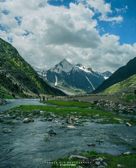 Batakundi, One of the alluring beauty of Pakistan. Naran Kaghan, Beauty Of Pakistan, Swat Valley, Catch Flights, Khyber Pakhtunkhwa, Pretty Places, Amazing Places, Nice View, Pretty Wallpapers