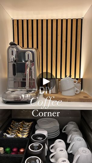 Diy Coffee Corner, Mini Coffee Corner, Corner Coffee Station, Coffee Corner Ideas, Coffee Corner Kitchen, Corner Window, Kitchen Decor Modern, Coffee Corner, Instagram Diy