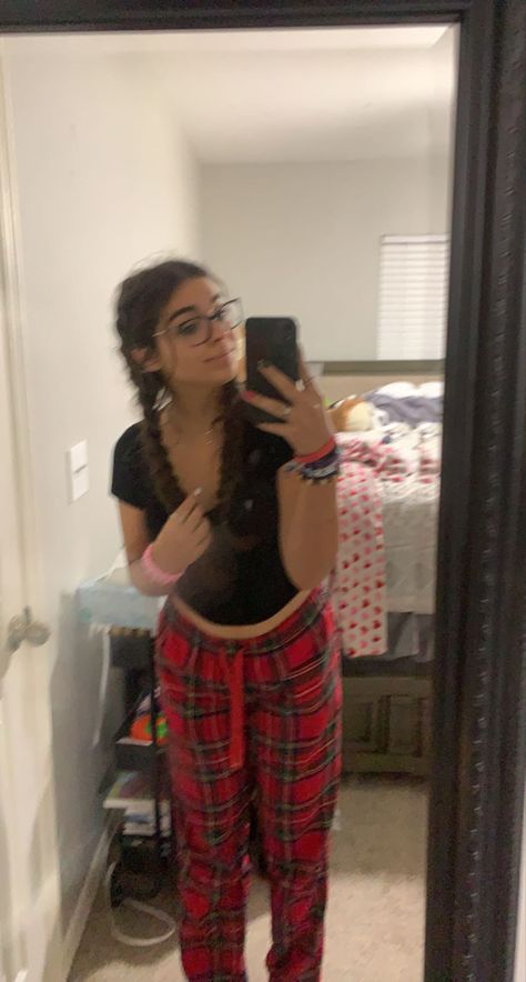 Pajama Pants Outfit Aesthetic, Plaid Pajama Pants Outfits, Comfy Pajamas Aesthetic, Pj Pants Aesthetic, Pajama Pants Aesthetic, Aesthetic Pajama Outfit, April Makeup, Pajama Fits, Aesthetic Pajama