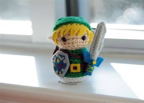 Link de The Legend of Zelda Link From Zelda, Nintendo Crochet, Crochet Inspo, Crafts With Pictures, Creepy Cute, Amigurumi Free Pattern, Crochet Dolls, Crochet Animals, Yarn Colors