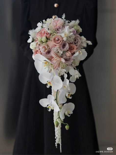 Buket Wedding, Beautiful Floral Arrangements, Groom Buttonholes, Simple Wedding Bouquets, Flower Girl Bouquet, Bridal Bouquet Flowers, Hand Bouquet, Cascade Bouquet, Reception Flowers