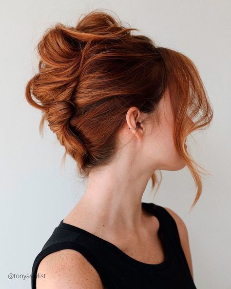 Curly Hair Inspiration | Stunning Hairstyles for Curly Hair Red Hair Updo, Medium Red Hair, Combover Hairstyles, Bride Hairstyles Updo, Wedding Hairstyles For Medium Hair, Night Hairstyles, Wedding Hair Up, Romantic Wedding Hair, Group 1