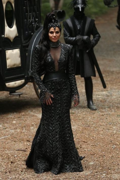 Zelena Mills, Evil Queen Costume, Queen Outfits, Evil Queens, Villain Costumes, Gown Ideas, Queen Dresses, Queen Outfit, Regina Mills