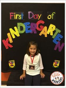 The Beginning of Kindergarten Kindergarten Photo Booth, Kindergarten Bulletin Board, 1st Day Of School Pictures, Preschool Bulletin Board, Kindergarten Architecture, Kindergarten Bulletin Boards, Preschool First Day, Kindergarten Photos, Kindergarten Pictures