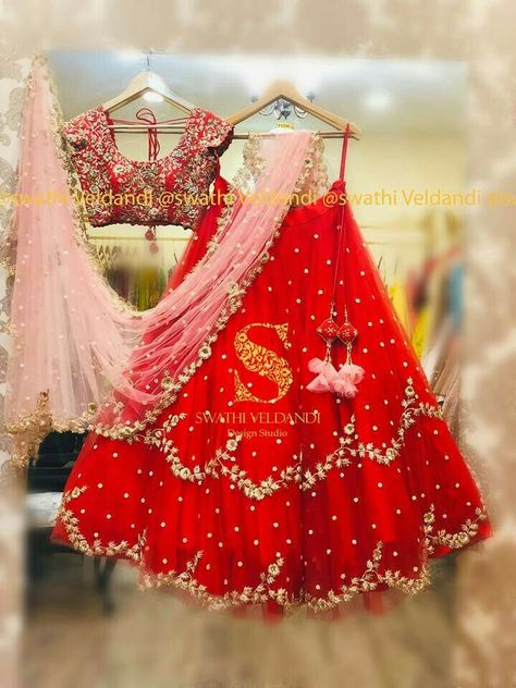 Lehengas Red Lehenga Color Combos, Lehenga Color Combos, Red Color Lehenga, Half Saree Lehenga, Indian Lehenga Choli, Lehnga Dress, Designer Bridal Lehenga, Indian Bridal Lehenga, Bridal Lehenga Red