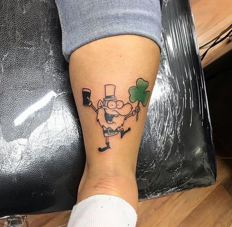 Unusual happy Leprechaun with pint and shamrock Leprechaun Tattoo Ideas, Friend Tats, Leprechaun Tattoos, Irish Tattoos, Flame Tattoos, Holiday 2024, Cartoon Tattoos, Stick Figures, Old School Tattoo