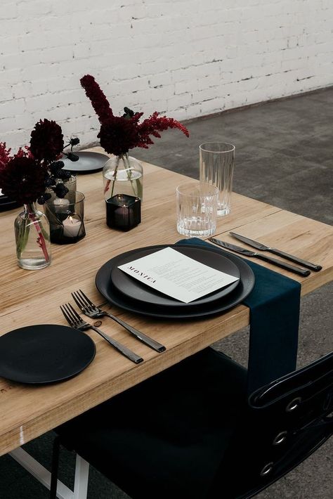 Black Dinner Set, Black Flatware Table Setting, Pavlova Station, Black Plates Table Setting, Modern Dinner Table Setting, Table Setting Ideas Everyday Simple, Modern Table Setting Everyday, Industrial Dinnerware, Jean Furniture