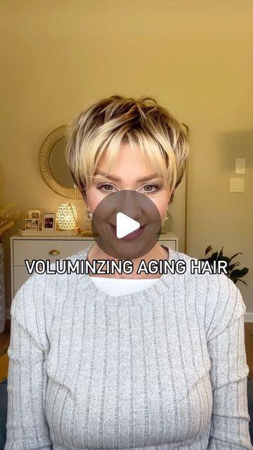 How To Make Your Hair Puffy, Long Or Short Hair Should I Have, Jennie Garth Short Hair, Blow Drying Short Hair, Wedge Bob Haircuts, Moxie Hair, Cowlick Hairstyles, Short Hair Volume, Fixing Short Hair