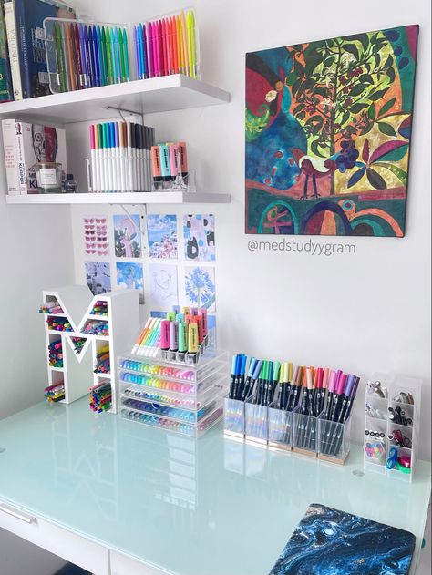 Art Desk Aesthetic, Study Desk Organization, Stationery Obsession, Room Organisation, Stationary Organization, Study Desk Decor, Cute Stationary School Supplies, Aesthetic Desk, Cool School Supplies