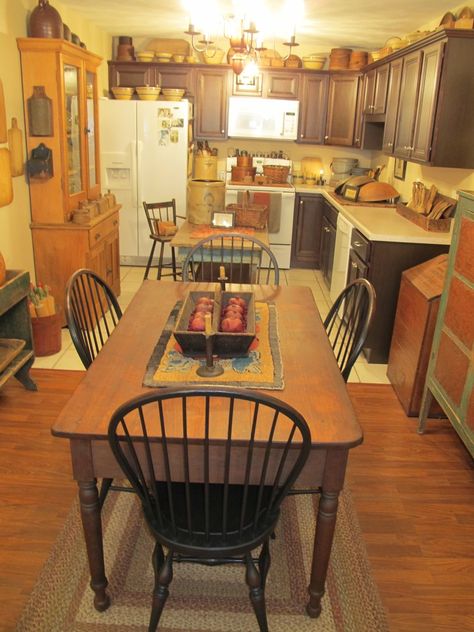 Primitive Home Decorating, Primitive Country Kitchen, Primative Decor, Colonial Kitchen, Primitive Kitchen Decor, Primitive Homes, Prim Decor, Kitchen Design Open, Country Kitchen Decor