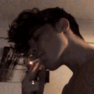 Emo Boy Gif, Discord Gif Avatar, Funny Christmas Jokes, جوني ديب, Peaky Blinders Tommy Shelby, Egirl Aesthetic, Male Profile, Emo Pfp, 2013 Swag Era