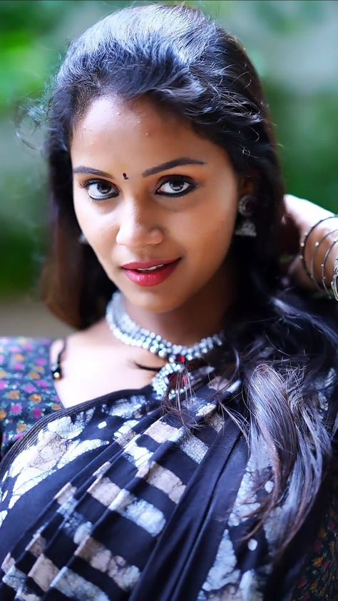 Ponnu Ash, Vishnu Priya, Beauty Crush, Human Pictures, Face Beauty, Actress Pics, Loose Hairstyles