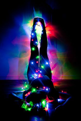 Christmas Lights Photoshoot, Fairy Light Photography, Christmas Light Photography, Pose Portrait, Light Shoot, Bouidor Photography, Shotting Photo, Photography Posing Guide, Foto Tips