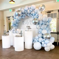 Blue White Silver Balloon Garland, White Silver Balloon Garland, Balloon Garland Wedding, Silver Balloon Garland, Balloons Arch, Silver Balloon, Baby Baptism, Garland Wedding, Balloon Decorations Party