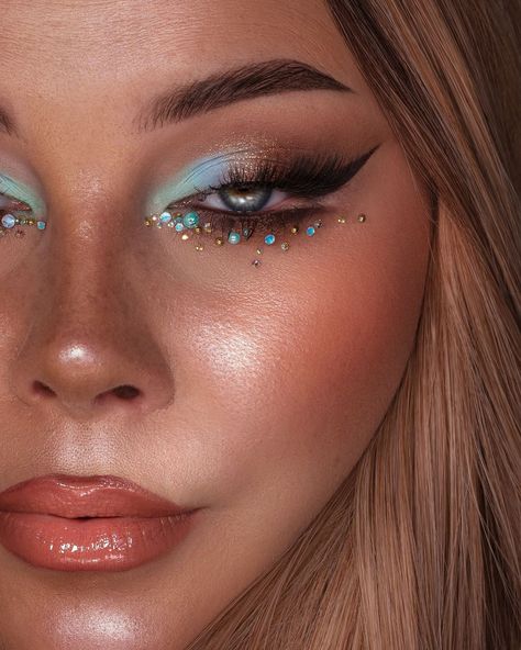 𝓢𝓾𝓶𝓶𝓮𝓻 𝓜𝓸𝓸𝓭 🍹🌴Which one is your favourite? by @ohhmels Simple Siren Makeup, Dark Mermaid Makeup, Cat Makeup Look, Siren Photoshoot, Mermaid Eye Makeup, Discover Aesthetic, Dramatic Eyeliner, Pretty Looks, Carnival Makeup