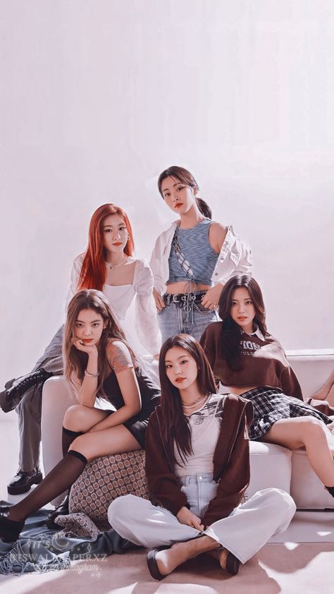 Itzy Group Photo Wallpaper, Itzy Group Photo, Itzy Photoshoot, Itzy Pics, Itzy Wallpaper, G Friend, Only Girl, Lots Of Love, Pose Reference Photo