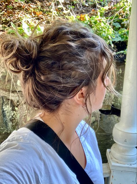 Wavy Hair Messy Bun, Hair In A Messy Bun, Messy Beach Hair, Surfer Girl Hair, Medium Curly Haircuts, Oc Fashion, Messy Curly Bun, Curly Bun, Thick Wavy Hair