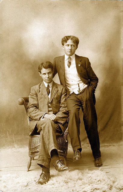 Photo studio image of two men, circa 1910 | Flickr - Photo Sharing! 1950s Jacket Mens, Cargo Jacket Mens, Green Cargo Jacket, Gay History, Vintage Couples, Man Set, Photo Memories, Male Poses, Men’s Suits