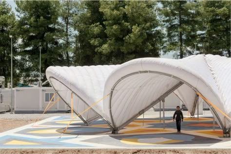 'maidan tent' offers covered leisure space at greek refugee camp Pneumatic Structure, Maquette Architecture, Membrane Structure, Leisure Space, Facade Architecture Design, Cool Tents, Tent Design, Canvas Tent, Architecture Model House