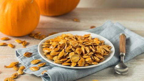 How To Roast Pumpkin Seeds Oven Roasted Pumpkin Seeds, Best Pumpkin Seed Recipe, Pumpkin Seed Nutrition, Spicy Roasted Pumpkin Seeds, Homemade Pumpkin Seeds, Spicy Pumpkin Seeds, Pumpkin Seed Recipes, Raw Pumpkin Seeds, Homemade Pumpkin Puree