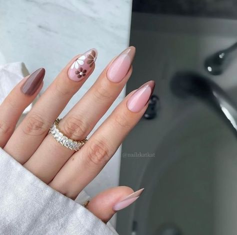 cute fall nails Sparkly Nail Designs, Autumn Manicure, Classy Acrylic, Kutek Disney, Colourful Nails, Retro Nails, Nagellack Trends, Fall Nail Trends, Fall Gel Nails