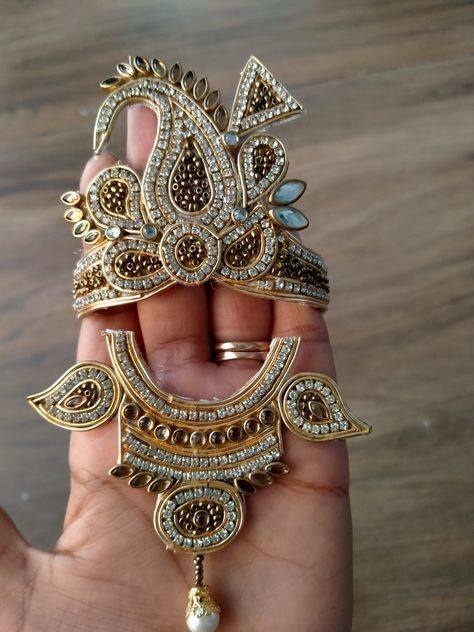 Laddu Gopal Jewellery, Laddu Gopal Mukut, Krishna Accessories, Diy Jewelry Holder Frame, Macrame Toran, Deity Clothes, Wedding Embroidery Hoop, Diy Floral Decor, Laddu Gopal Dresses